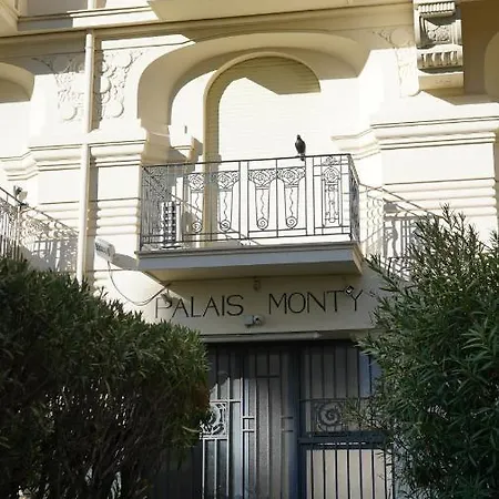 Апартаменты Cozy With A Sea View